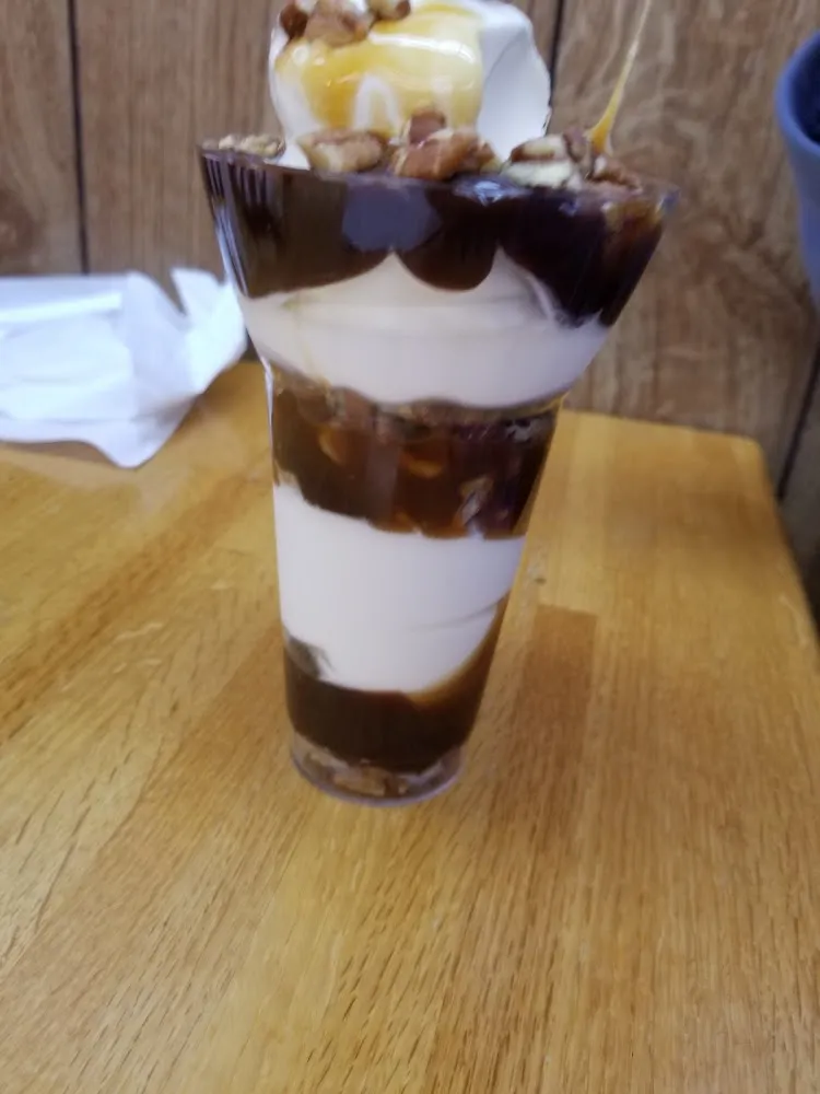 Peanut Chocolate Sundae